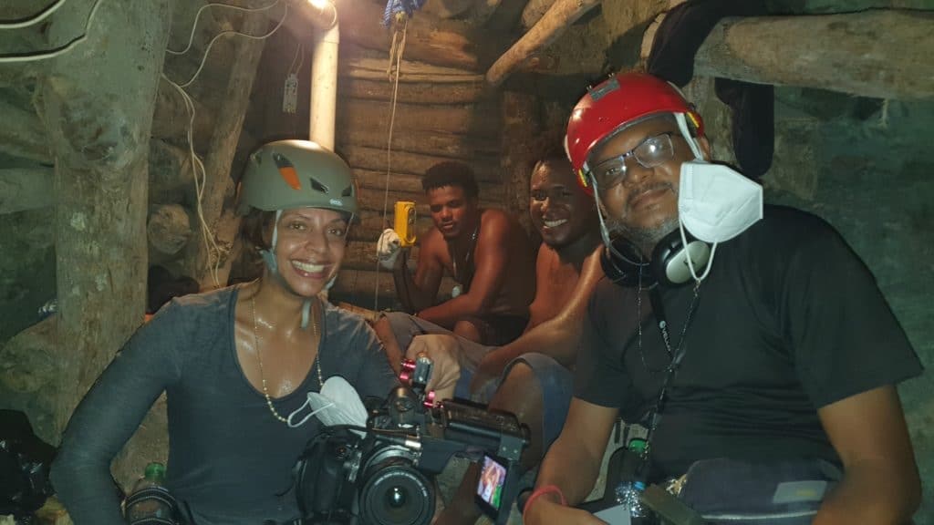 La comunicadora Amelia Deschamps durante la filmación del documental. 