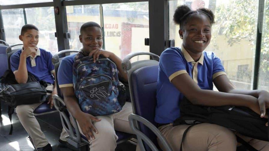 Transporte Escolar llama a padres a llevar a sus hijos temprano a paradas del transporte