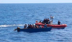 Rescatan a 60 migrantes a punto de naufragar en su ruta hacia Puerto Rico desde RD