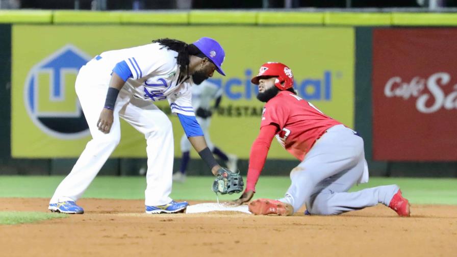 Los Tigres del Licey pintan de blanco a los Leones del Escogido Los Tigres del Licey pintan de blanco a los Leones del Escogido