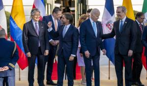 Biden intercambia palabras con Abinader y Lacalle en la foto de familia de la cumbre APEP