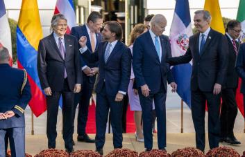 Biden intercambia palabras con Abinader y Lacalle en la foto de familia de la cumbre APEP