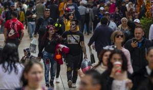 Turistas viven las festividades del D&iacute;a de Muertos desde "otra perspectiva"