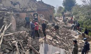 Suben a 56 los muertos por sismo en Nepal