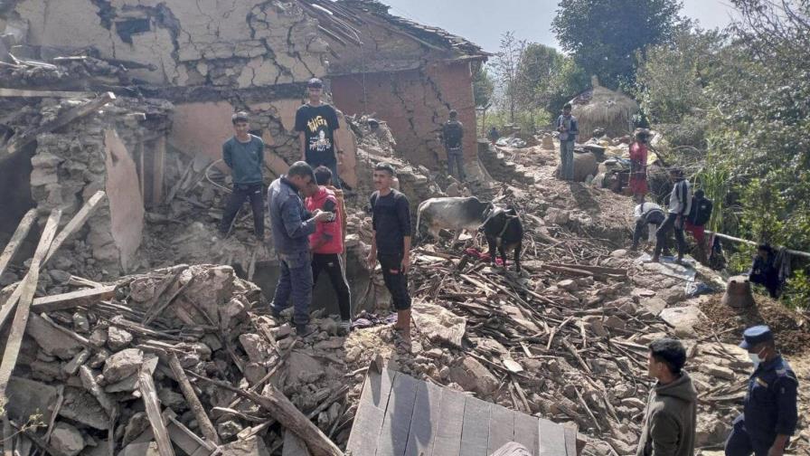 Suben a 56 los muertos por sismo en Nepal