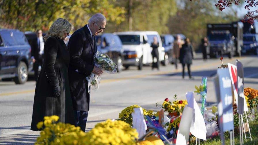 Biden dice a residentes de ciudad de Maine tras tiroteo masivo: No están solos