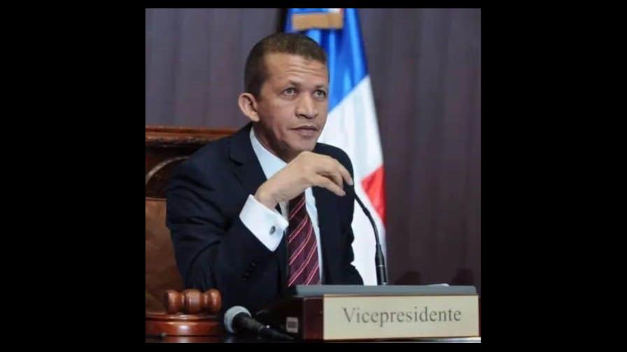 El diputado Lupe Núñez renuncia del PLD