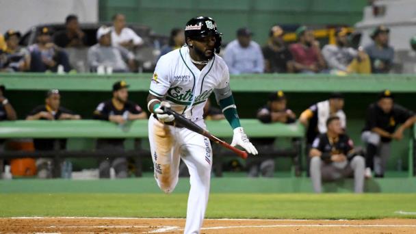 Las Estrellas doblegan a los Toros en El Corral