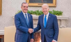 El significado de las corbatas azules de Abinader y Biden