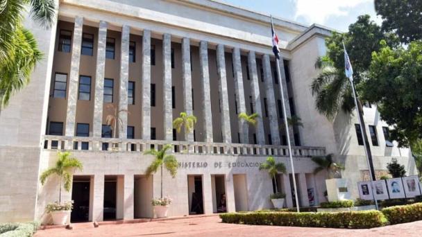 Minerd: colegios que no sufrieron daños ni están en zonas de riesgo pueden dar docencia lunes y martes