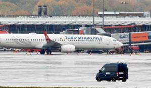 Hombre armado retiene a su hija de 4 años en el aeropuerto de Hamburgo, que sigue cerrado