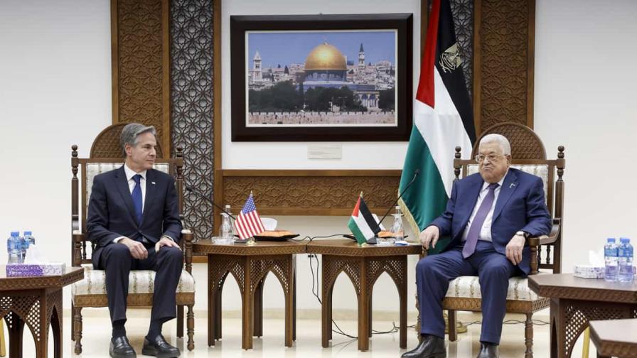 Blinken se reúne con presidente de Palestina en Cisjordania; su visita desata protestas