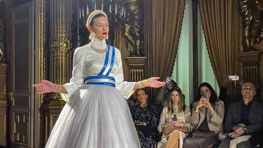 Evita Perón, la historia del mito "a través de sus trajes", desfiló por Madrid