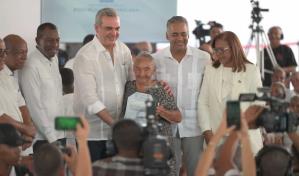 Presidente Abinader entrega 1,188 títulos de propiedad en Elías Piña y Dajabón