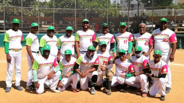 Equipo Los Docentes se corona campeón en la softbol de la UASD