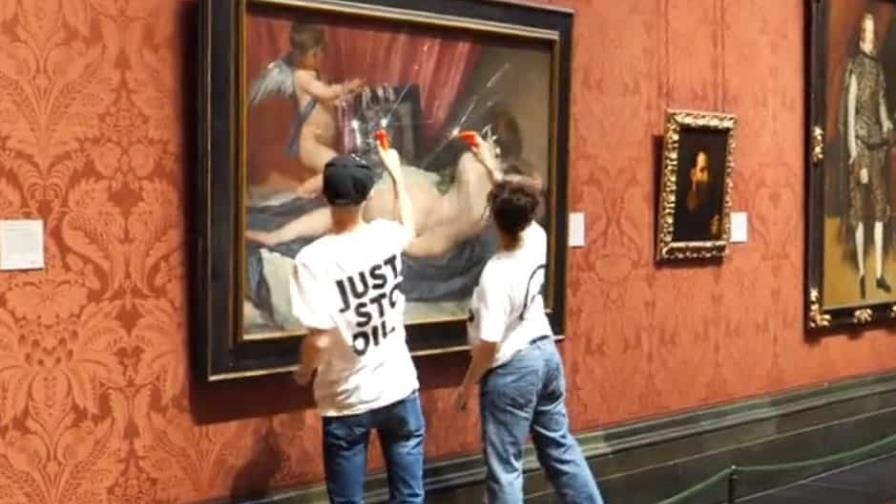 Dos ecologistas detenidos tras romper el cristal de una pintura de Velázquez en Londres