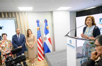 Banreservas inaugura oficina de representación en Miami