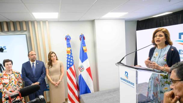 Banreservas inaugura oficina de representación en Miami