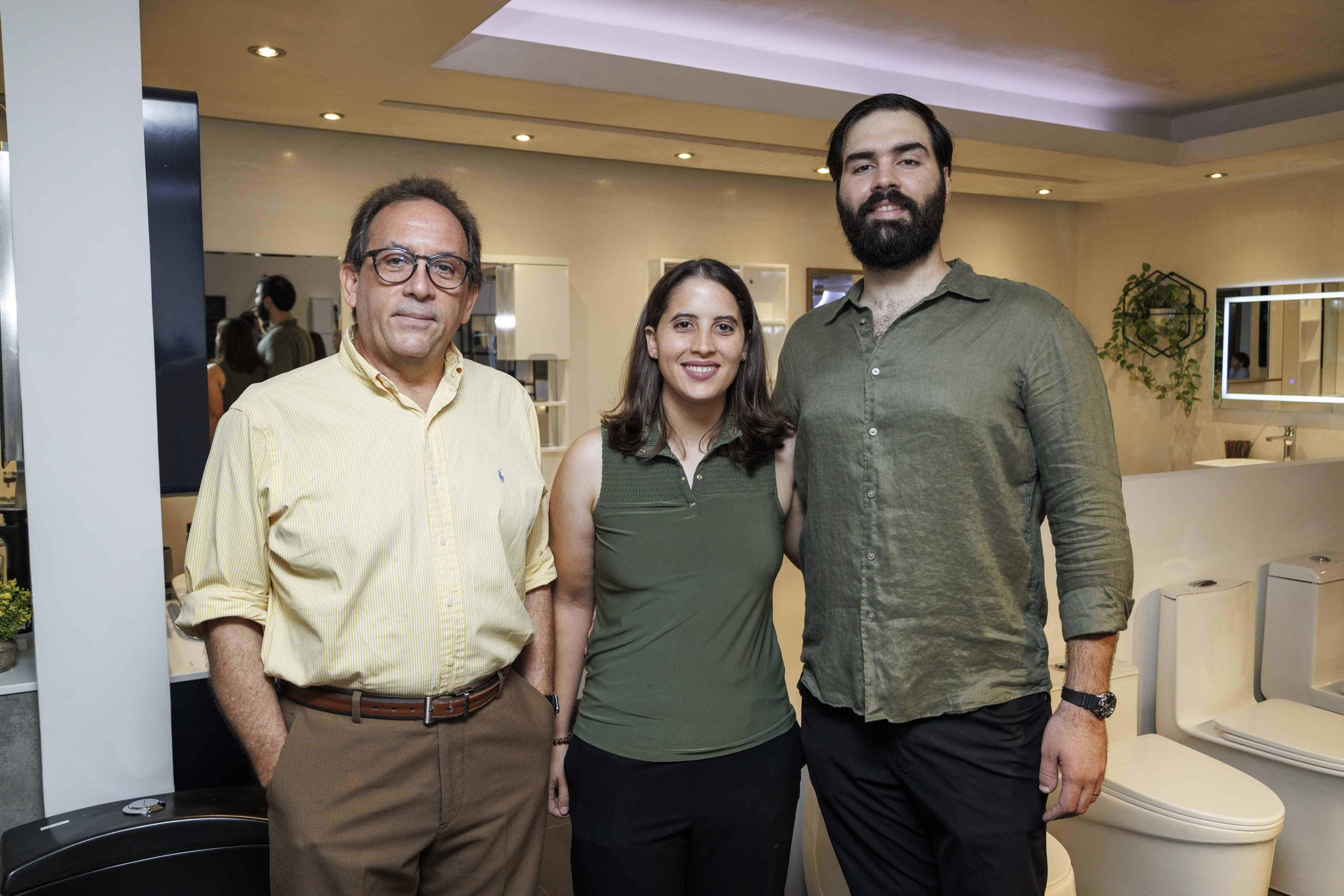 Miguel Svelti, Isabella Svelti y Jesús Piniella.