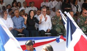 San Cristóbal celebra con desfiles y música el Día de la Constitución en presencia de Abinader