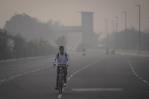 Masa de aire tóxico arropa Nueva Delhi, obliga a cerrar escuelas y usar las mascarillas