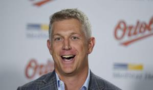 Mike Elias de los Orioles es nombrado Ejecutivo del Año de MLB