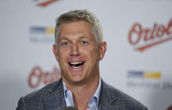 Mike Elias de los Orioles es nombrado Ejecutivo del Año de MLB