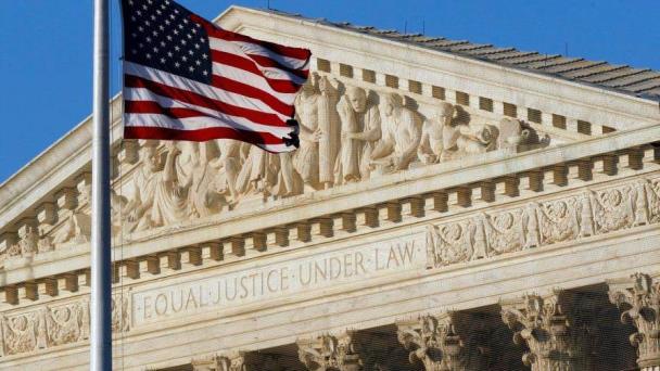 Supremo de EE.UU. estudia si una ley que restringe el acceso a las armas es constitucional