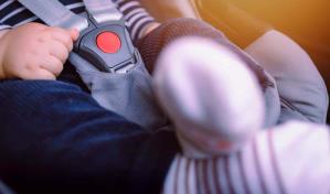 Una mujer en Nueva York es detenida tras dejar a su bebé llorando en el auto