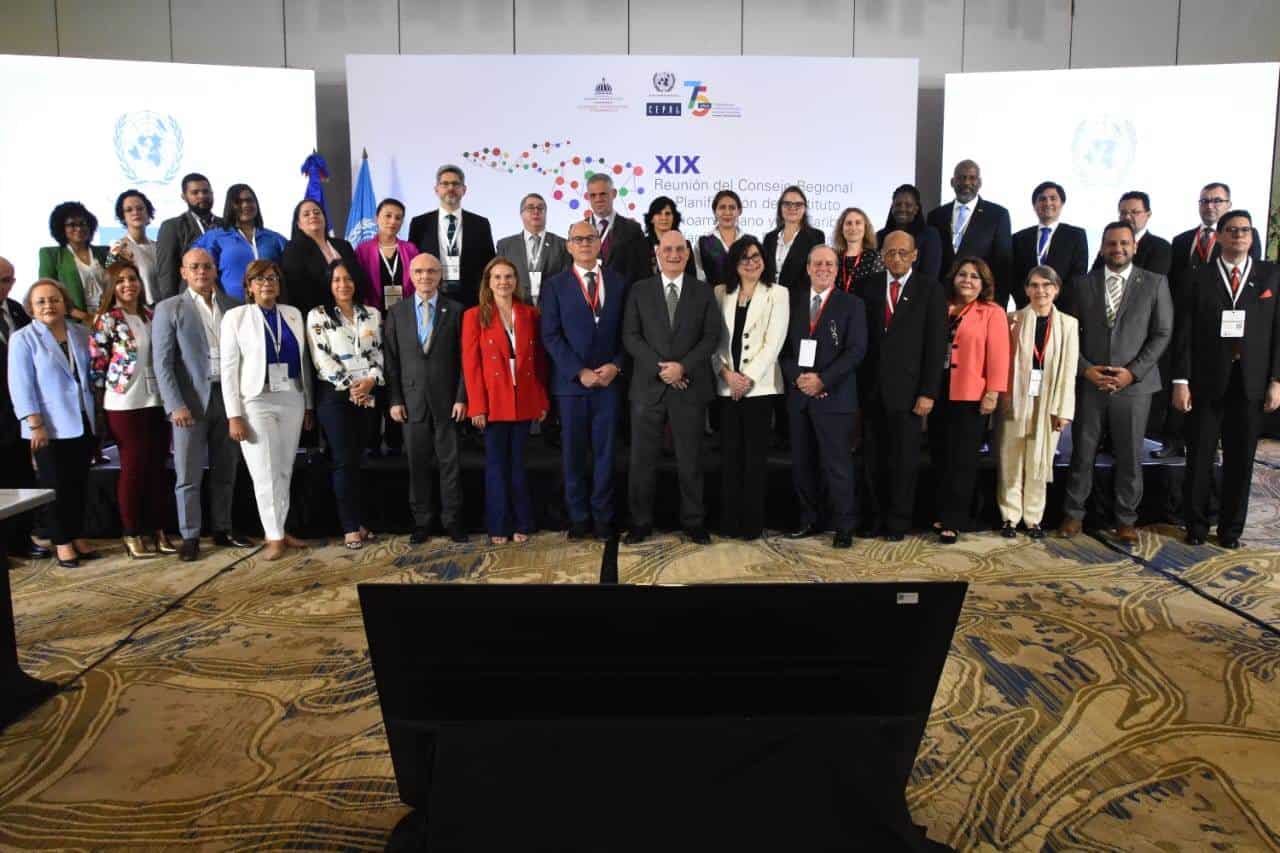 Representantes que participan en la Decimonovena Reunión del Consejo Regional de Planificación del Ilpes y la Decimoctava Conferencia de Ministros y Jefes de Planificación de América Latina y el Caribe.