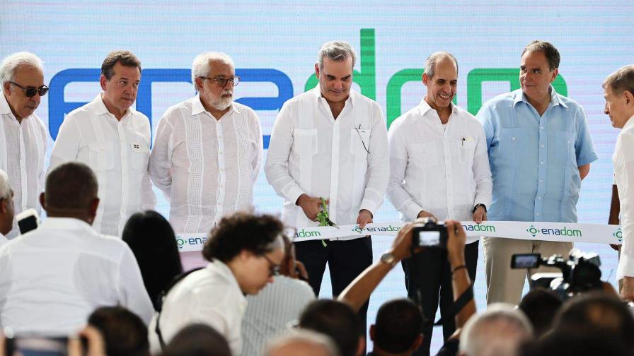 Presidente Abinader inicia operaciones de nuevo depósito de Gas Natural en Boca Chica