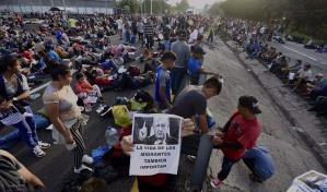 Migrantes bloquean aduana al sur de México para presionar por permisos migratorios