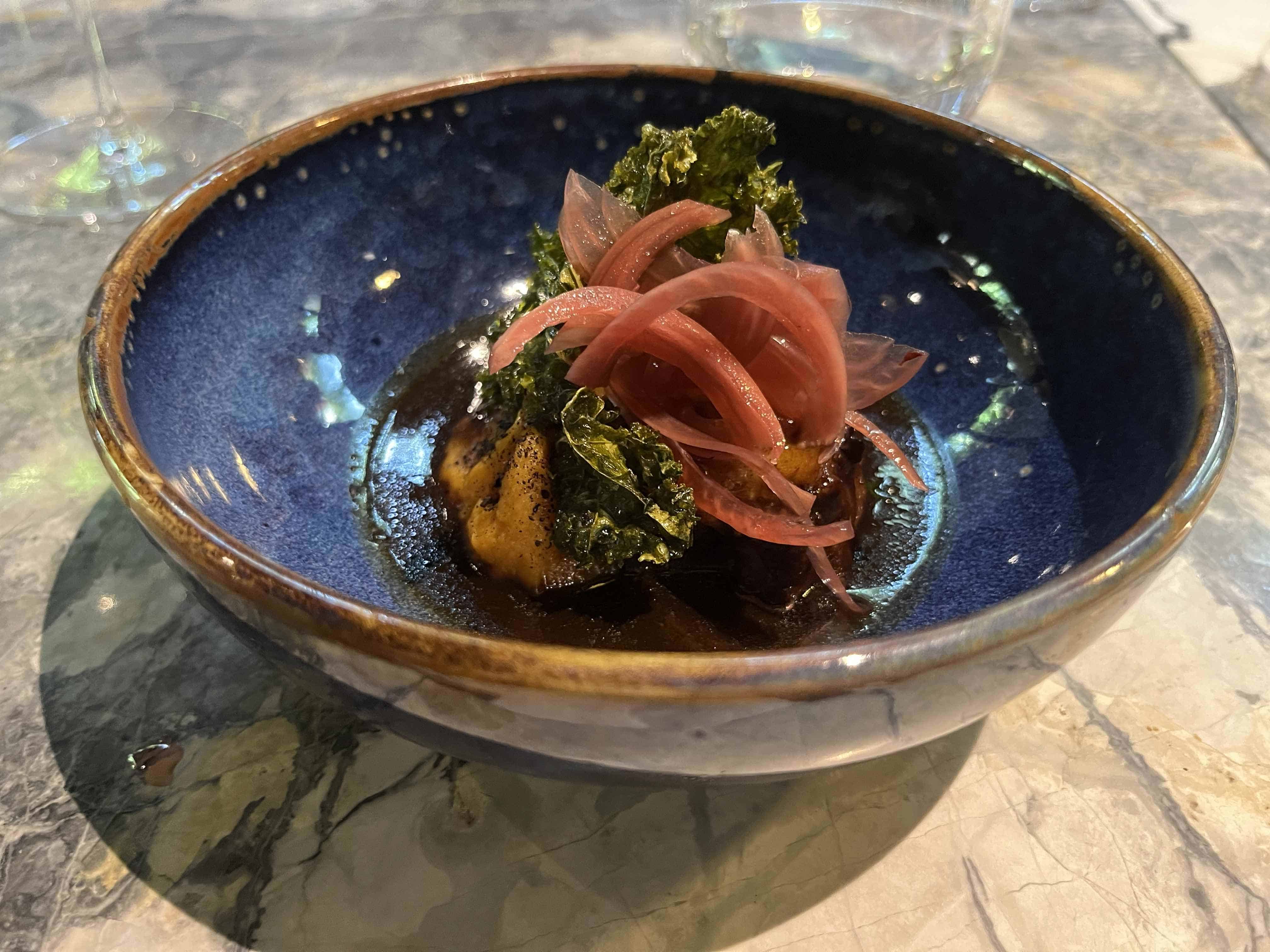 Falda de toro con melaza de yuca venenosa.