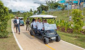 Abinader inaugura el Cristo Park sobre problemática cañada en Cristo Rey