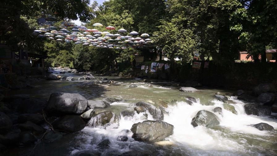 Clausuran provisionalmente negocios en ríos de Bonao tras crecida del Fula
