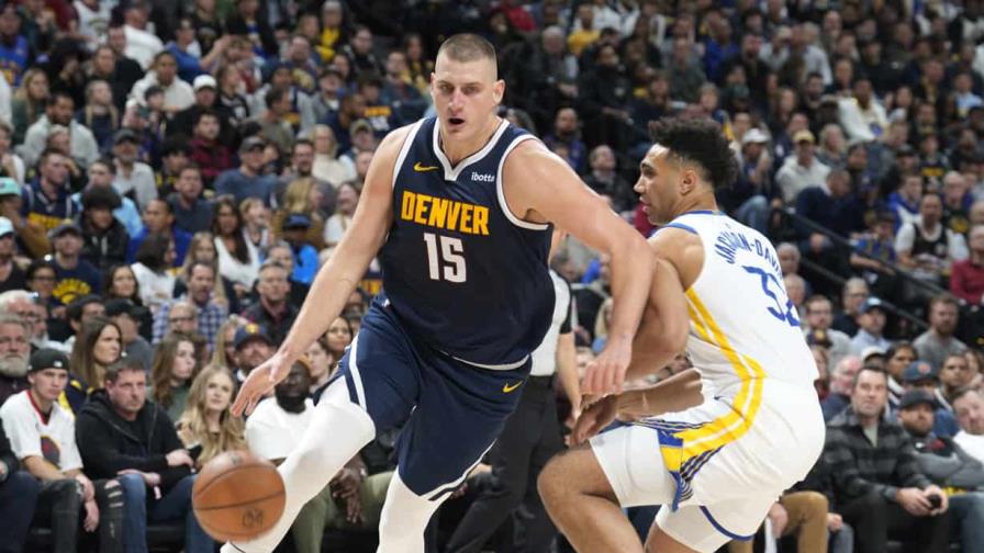 Agotado, Jokic anota 35 puntos; Nuggets se imponen a los Warriors