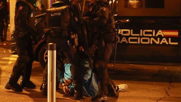 Nueva protesta contra la amnistía acaba con 15 detenidos en altercados en Madrid