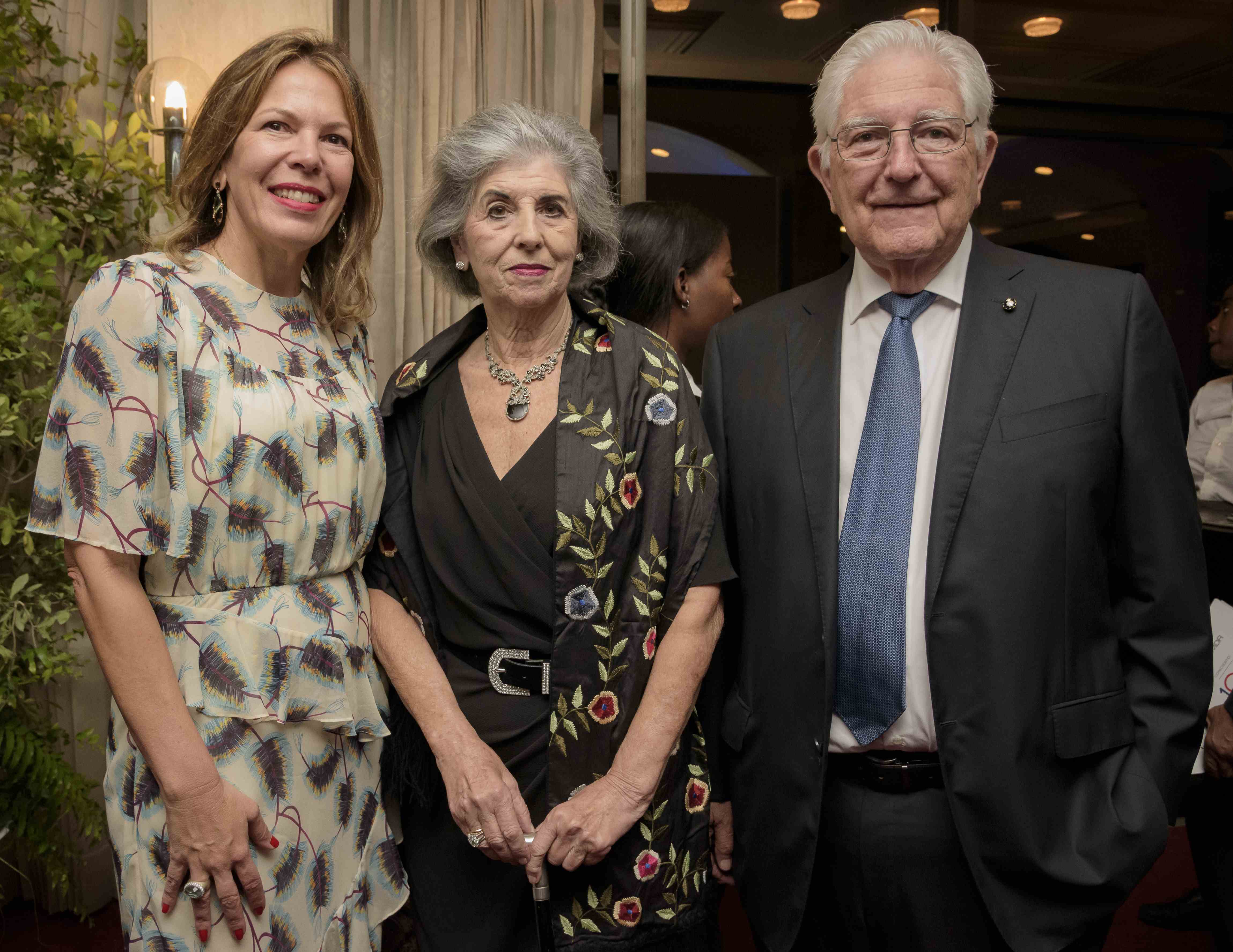 María Esther Valiente, Maricarmen de Vitienes y José Vitienes.