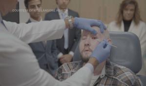 Cirujanos en EEUU realizan el primer trasplante de ojo completo del mundo