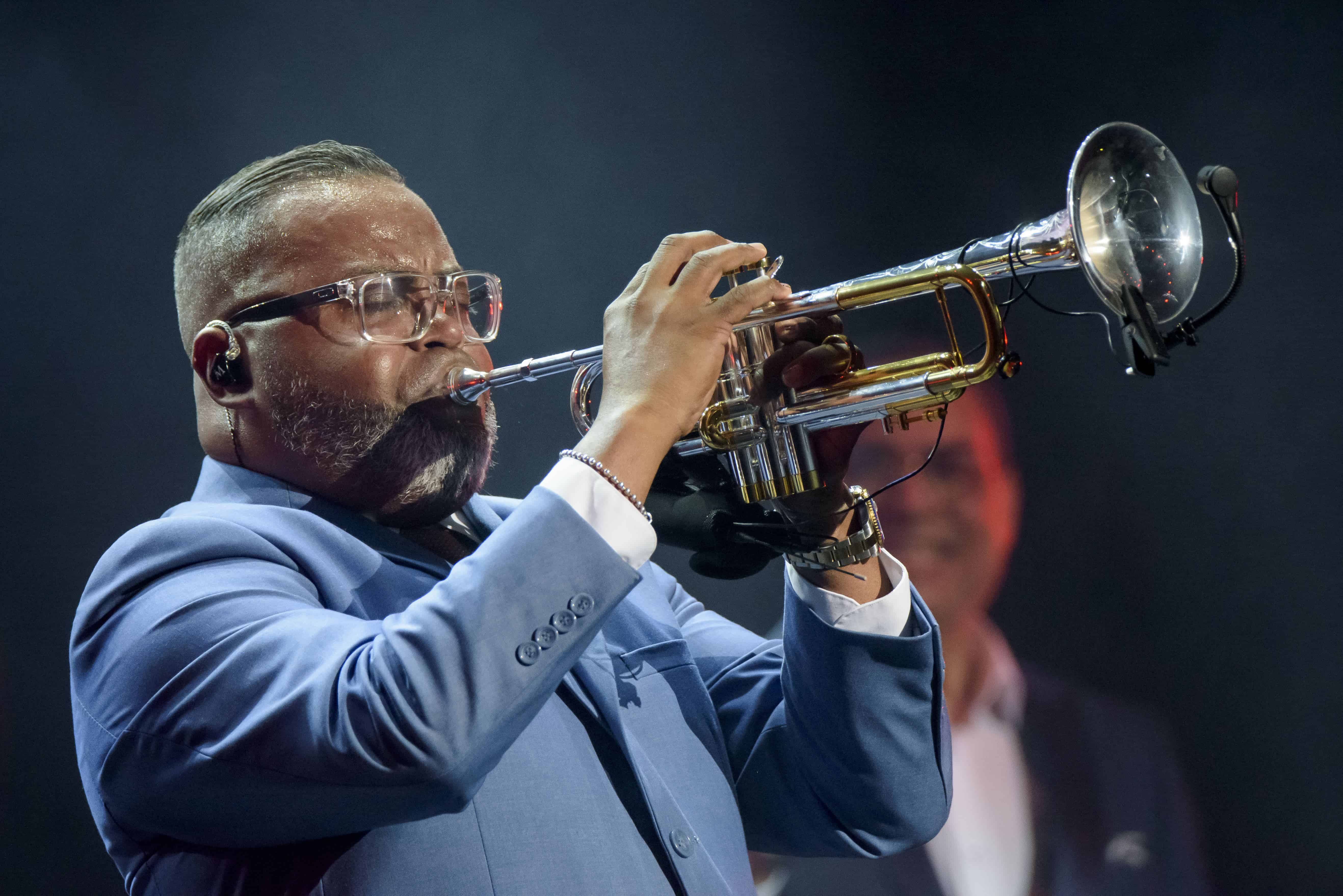 Cada unos de los músicos hizo gala de algún toque de solo, mientras Gilberto los nombraba uno a uno y destacaba su actuación dentro de la orquesta.