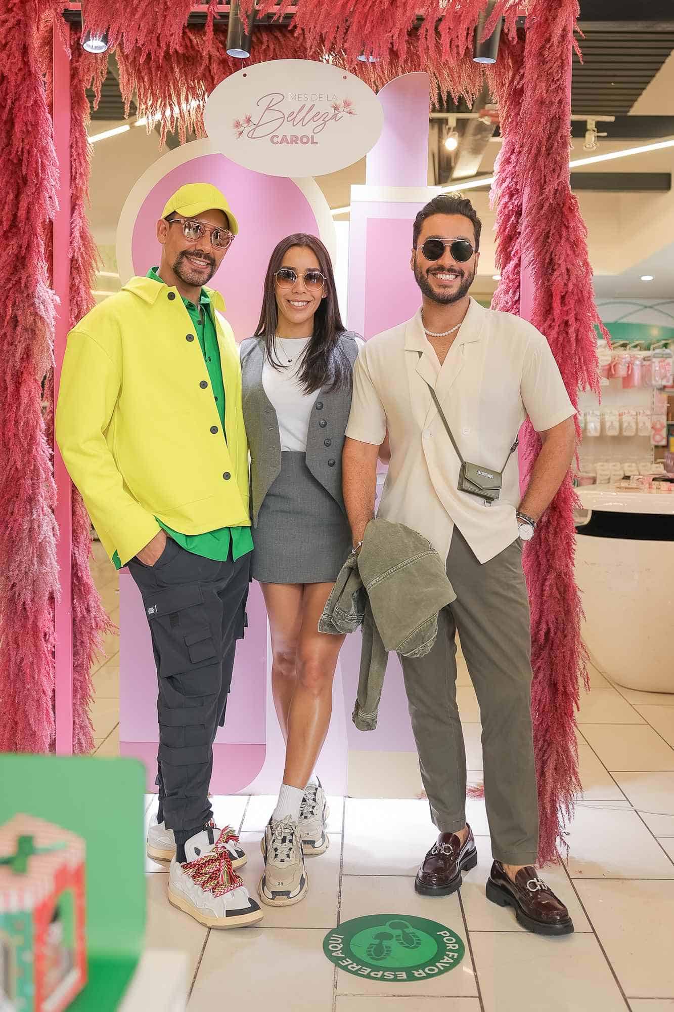 Jhonaly Guzma´n, Lily Mateo y Sebastia´n Pou.