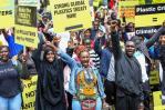 Unas doscientas personas marchan en Nairobi contra la producción masiva de plástico Unas doscientas personas marchan en Nairobi contra la producción masiva de plástico