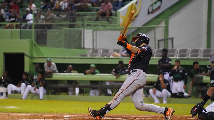 Webster Rivas empuja cuatro y los Toros vencen a las Estrellas en el Tetelo Vargas