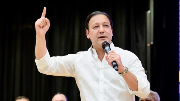 Abel Martínez apoya reclamo de ganaderos dominicanos; rechaza importación de carnes desde Brasil