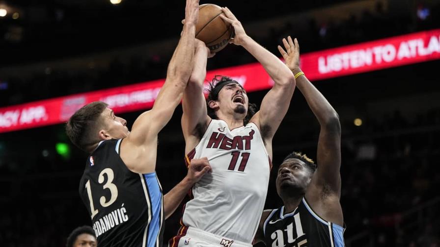 Jáquez anota 20 puntos el diezmado Heat vence a Hawks Jáquez anota 20 puntos el diezmado Heat vence a Hawks