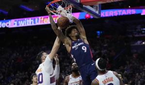 Oubre, base de 76ers, hospitalizado tras ser embestido por veh&iacute;culo