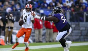 Watson ayuda a Browns a remontar de una desventaja de 14 puntos para superar a Ravens