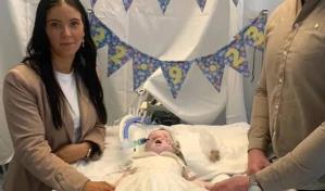 M&eacute;dicos ingleses interrumpen tratamiento que mantiene en vida a beb&eacute; con enfermedad incurable