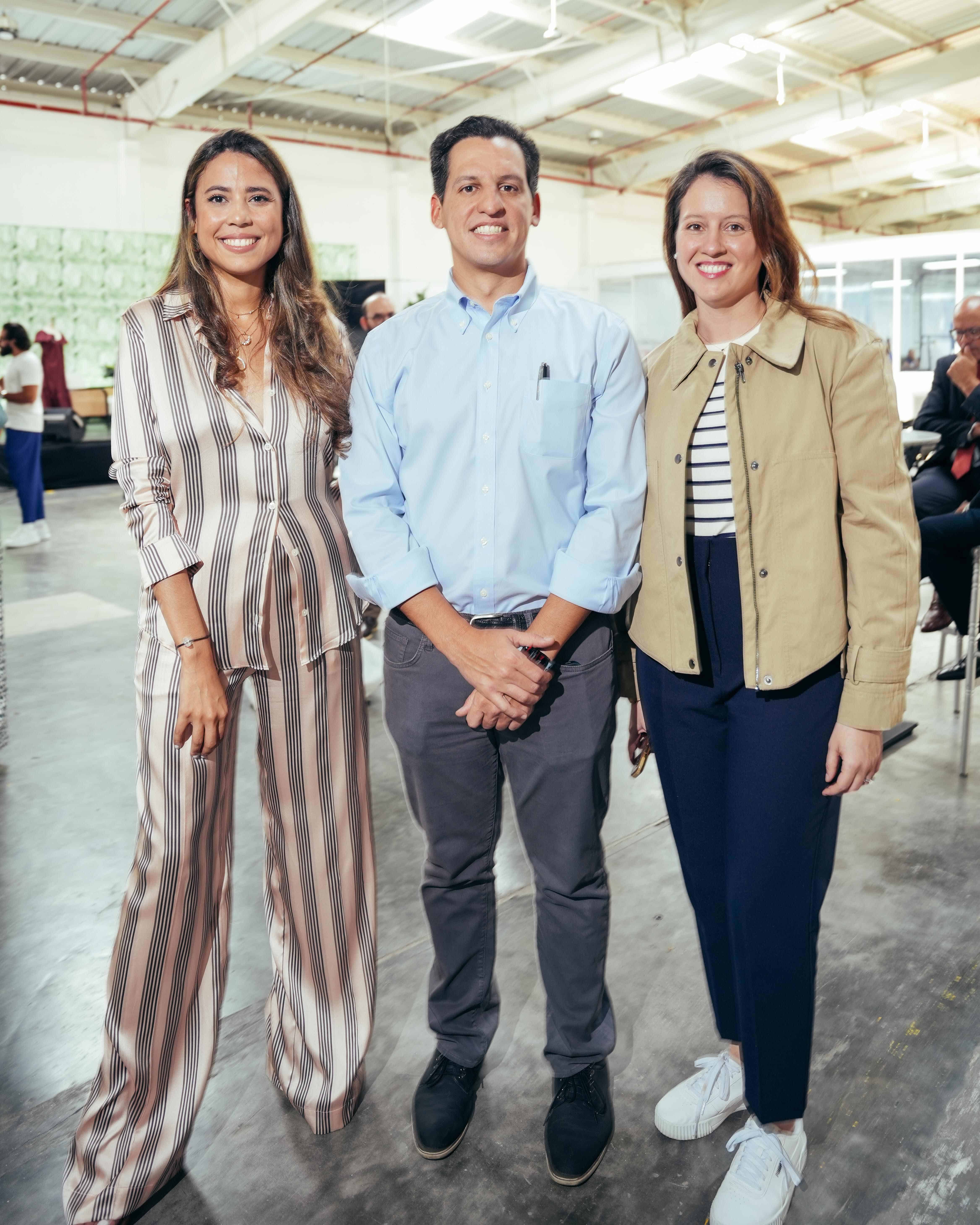 Tara Espinal, Fernando y Natalia Lama.