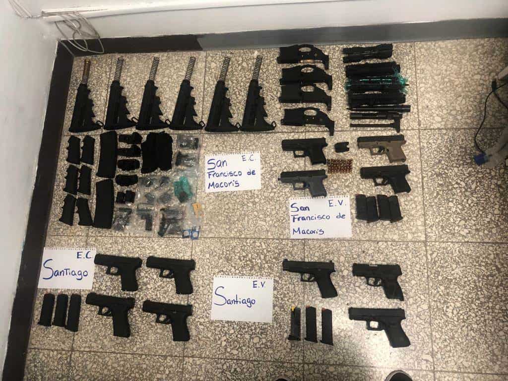 Parte de las armas incautadas